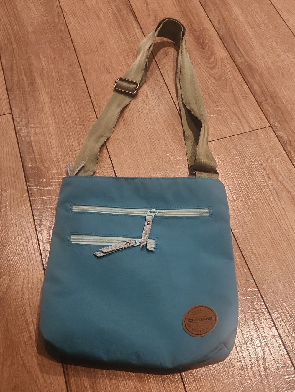 Dakine Teal Crossbody Bag with Olive Strap